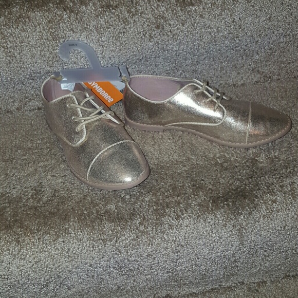 Gymboree girl's gold shoes - Picture 3 of 3